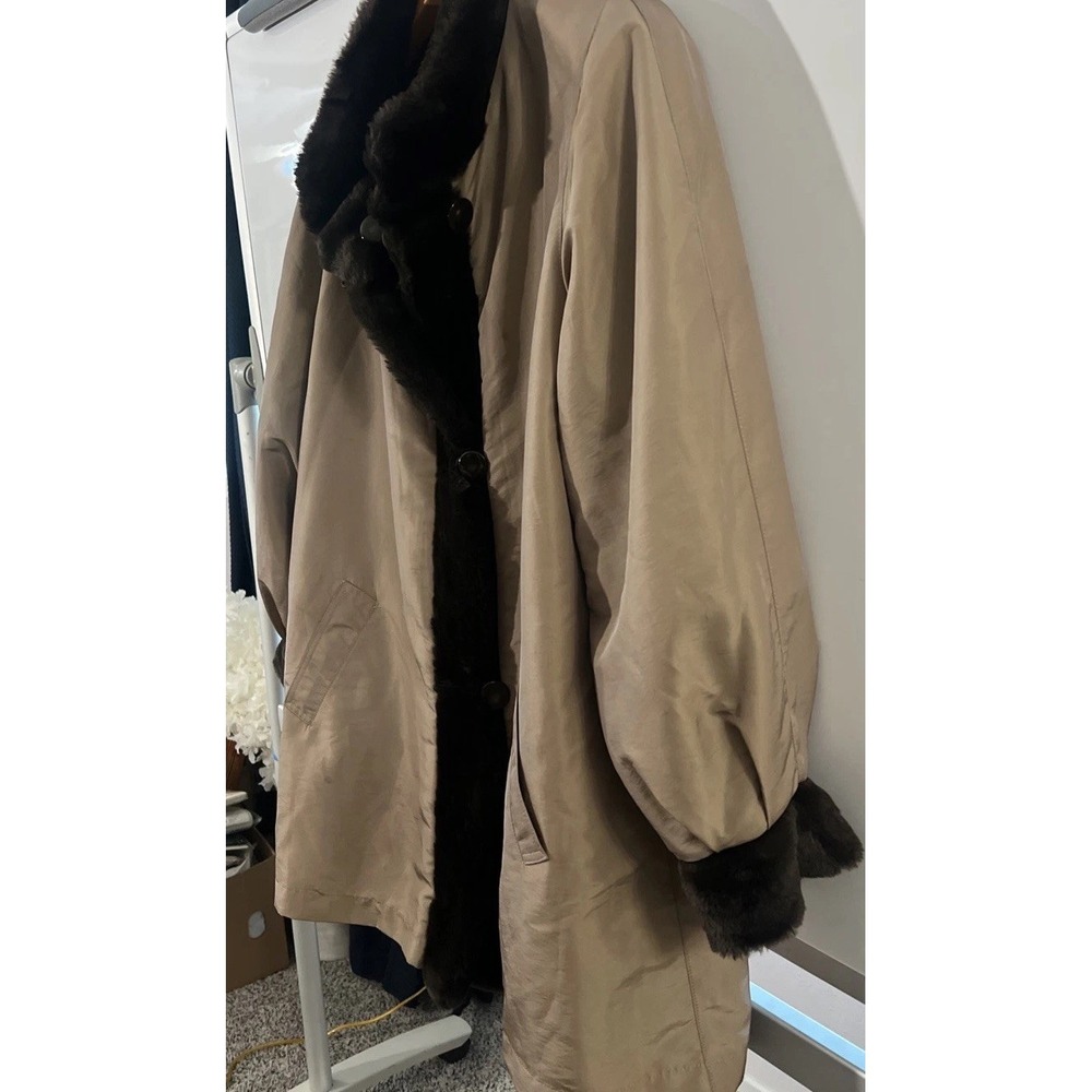 Coat Beige Outside . Inside brown reversable‎ Size large Very Soft - Picture 4 of 16